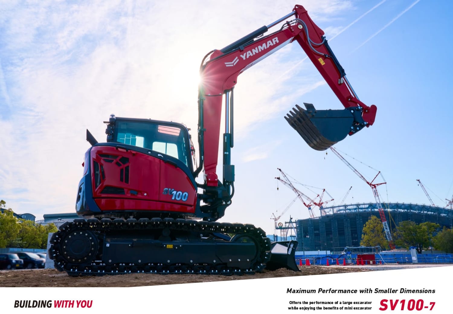 Excavadora Yanmar SV100 trabajando en obra
